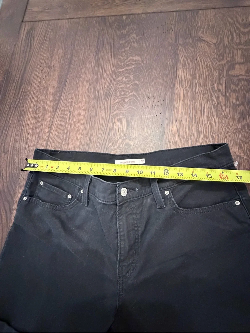 Levis sleek black